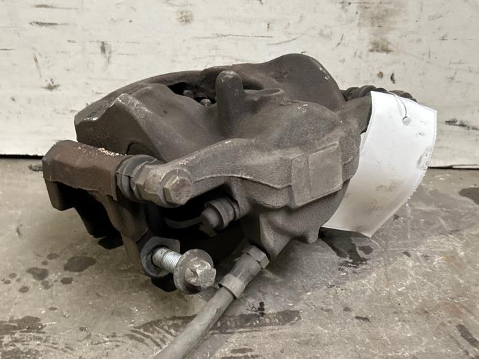 Bremszange links vorne Mercedes GLA