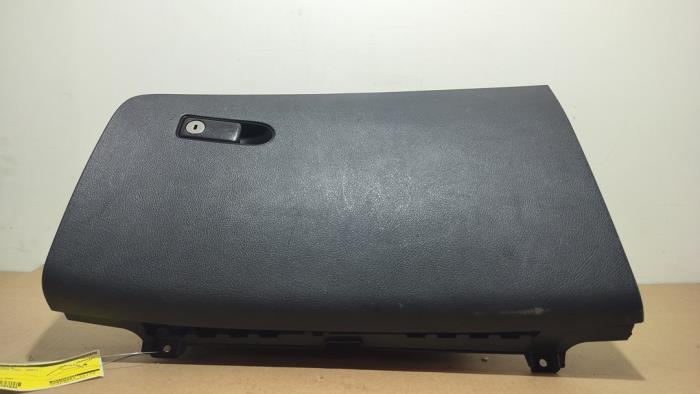 Schowek w desce rozdzielczej Mercedes Vito