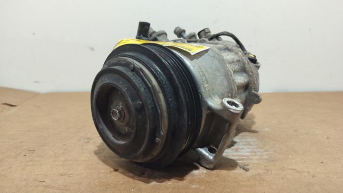 Pompe clim Mercedes Vito