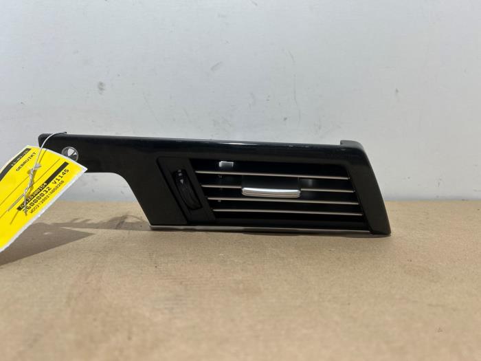 Kratka wentylacyjna deski rozdzielczej Mercedes E-Klasse