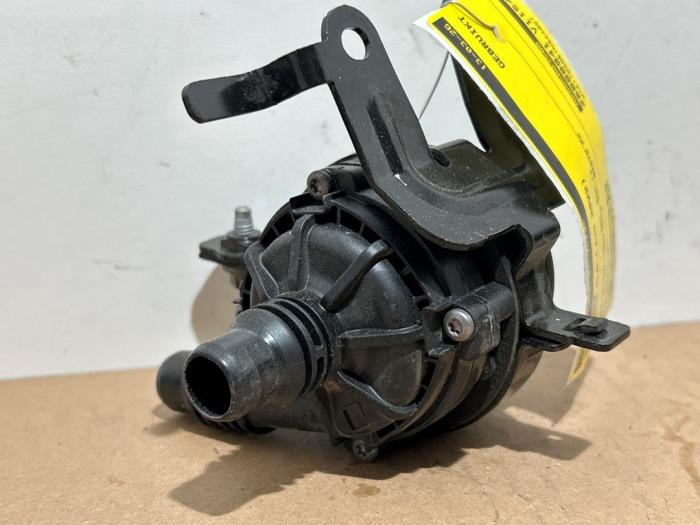 Water pump Mercedes CLA