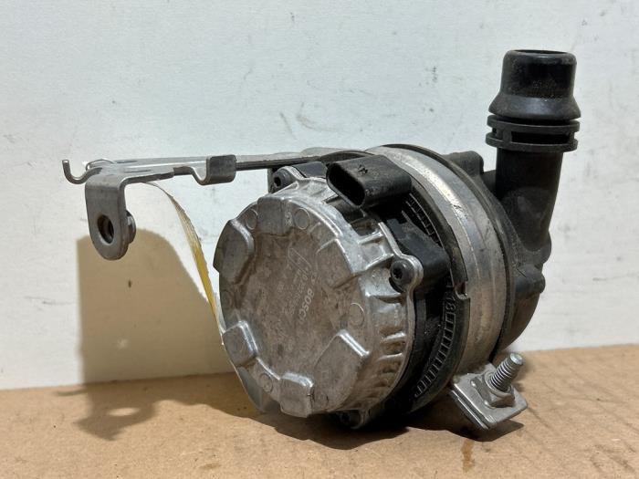 Waterpomp Mercedes CLA