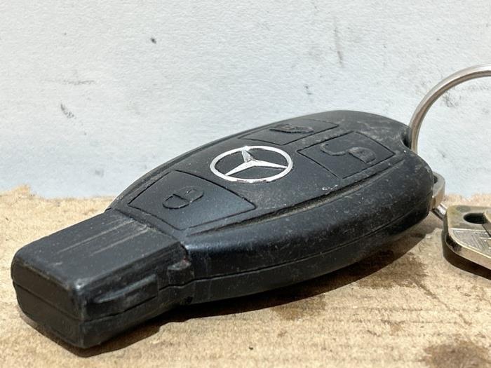 Elektronisch kontaktslot Mercedes Vito