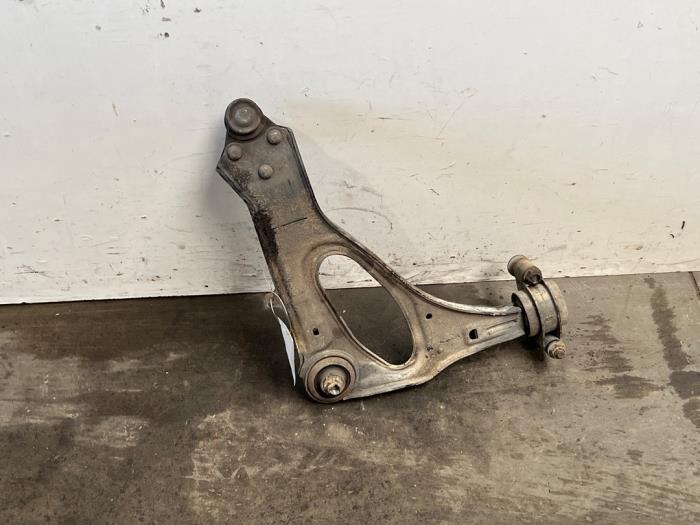 Wahacz zawieszenia lewy przód Mercedes Vito