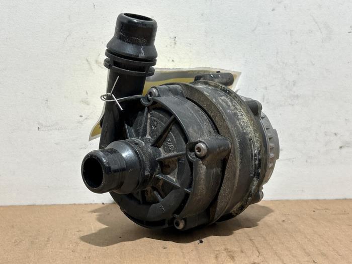 Water pump Mercedes C-Klasse