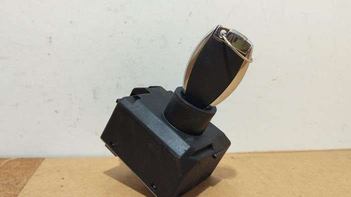 Cerradura de contacto y ordenador Mercedes CLA