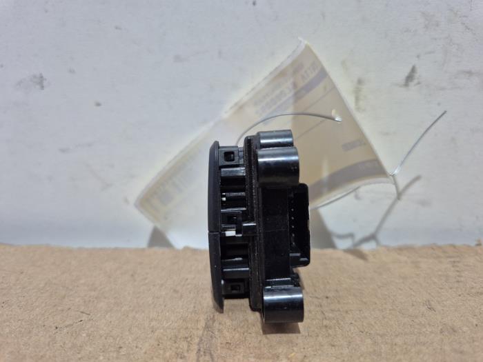 Steering wheel mounted radio control Mercedes Vito