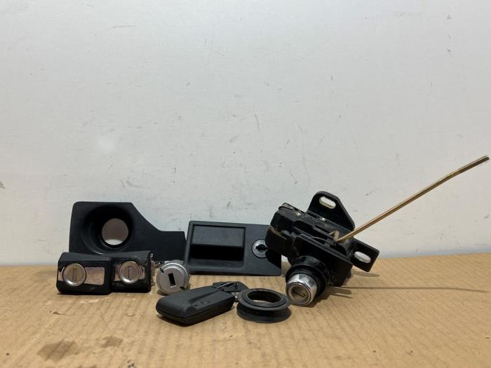 Zestaw zamków Mercedes E-Klasse