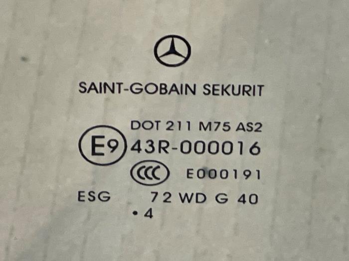 Ventanilla de puerta de 2 puertas derecha Mercedes Vito