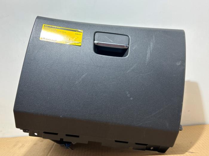 Schowek w desce rozdzielczej Mercedes A-Klasse