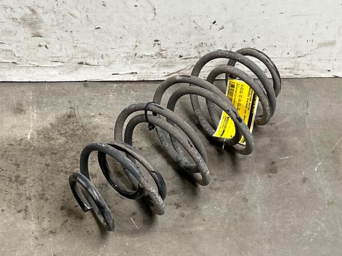 Muelle helicoidal detrás Mercedes A-Klasse