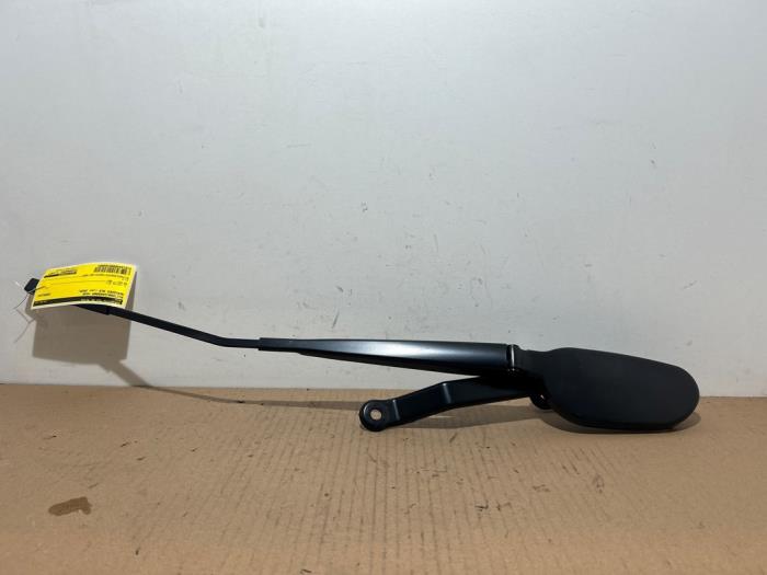 Ramie wycieraczki przedniej Mercedes GLA