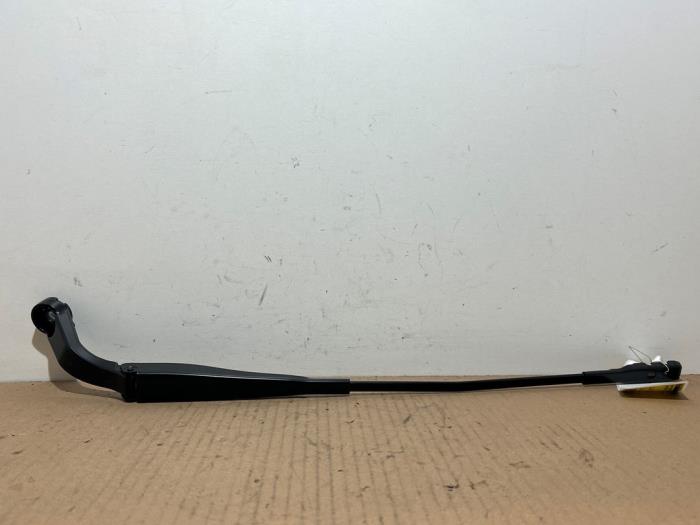 Ramie wycieraczki przedniej Mercedes GLA