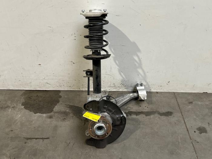 Achsschenkel links vorne Mercedes GLA