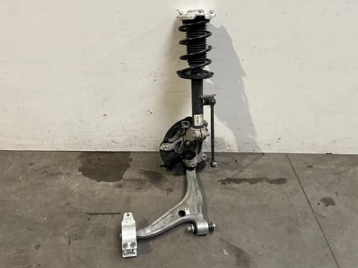 Fusee links-voor Mercedes GLA
