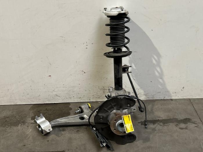 Sworzen prawy przód Mercedes GLA