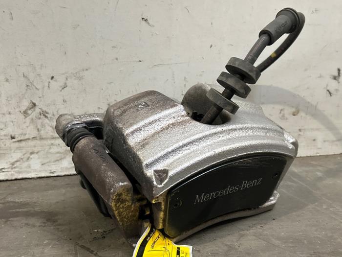 Remklauw (Tang) links-voor Mercedes GLA