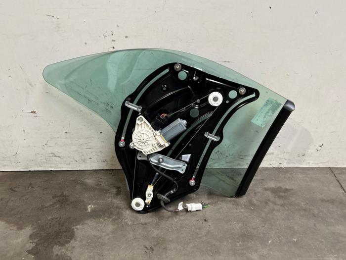 Vitre supplémentaire 2portes arrière gauche Mercedes E-Klasse
