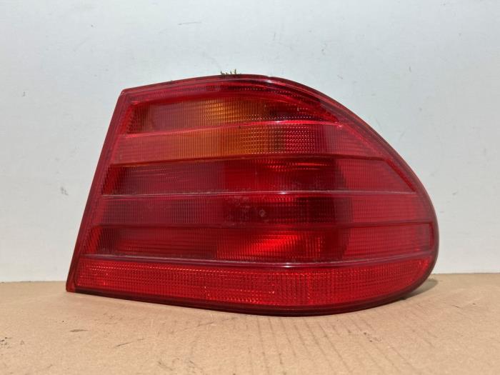 Luz trasera derecha Mercedes E-Klasse