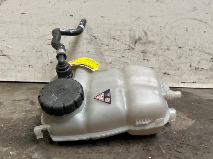 Ausgleichsbehälter Mercedes GLA