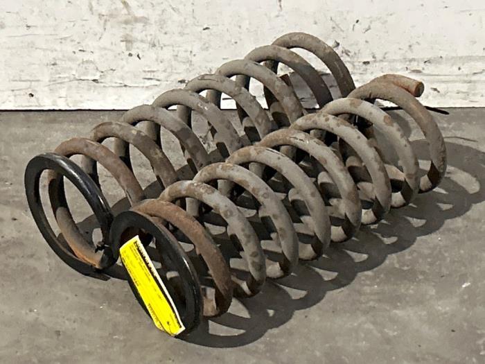 Muelle helicoidal detrás Mercedes 260SE-600SEL