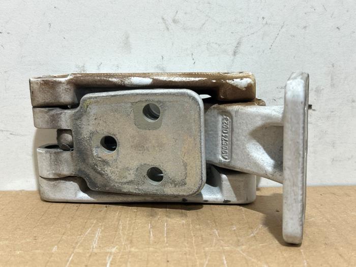 Charnière hayon Mercedes Sprinter