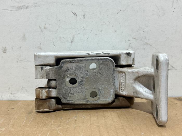 Charnière hayon Mercedes Sprinter