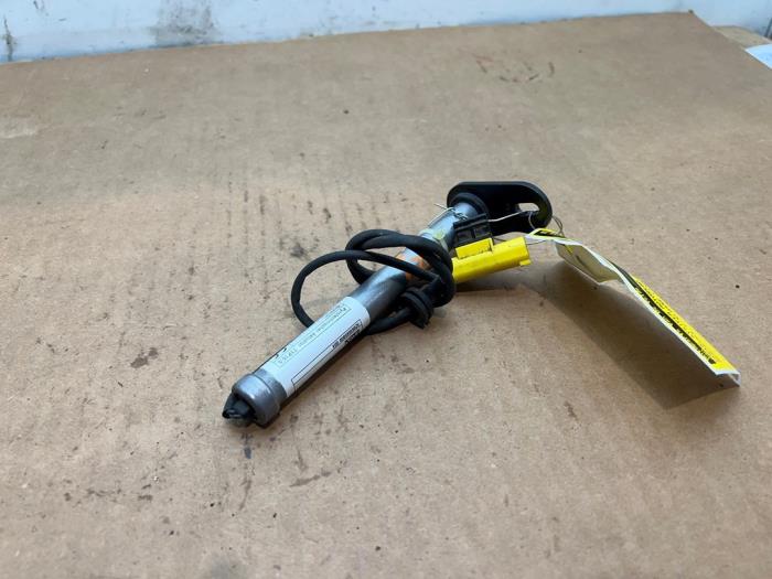 Pop up bonnet system Mercedes C-Klasse