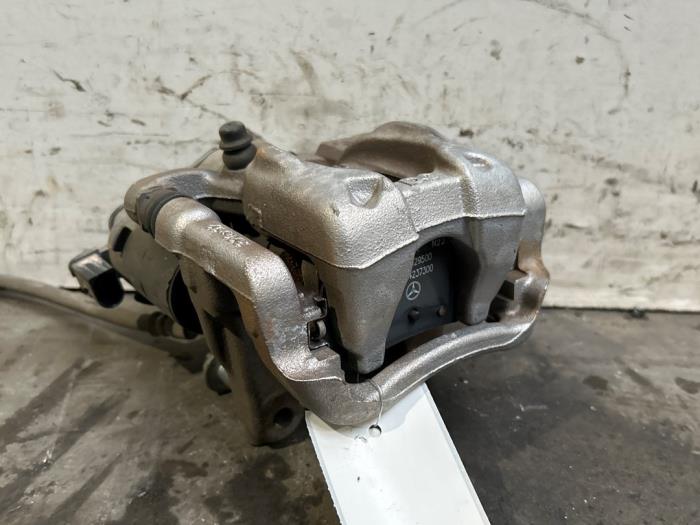 Zacisk hamulcowy lewy tyl Mercedes EQA