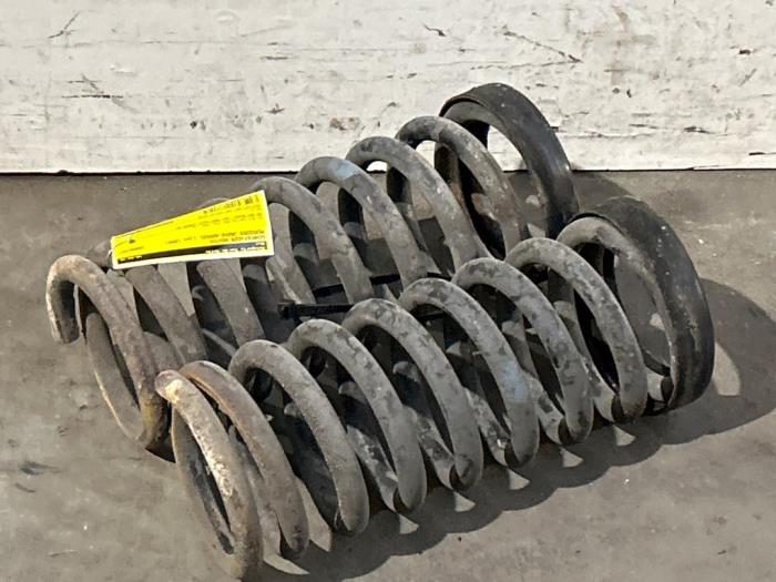 Muelle helicoidal detrás Mercedes 260SE-600SEL