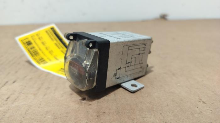 Przekaznik przeciwnapieciowy Mercedes 260SE-600SEL