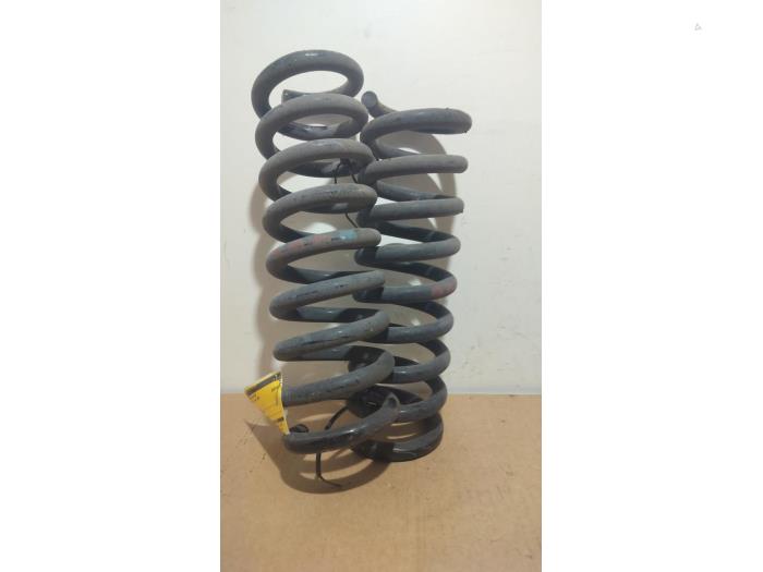 Muelle helicoidal detrás Mercedes CLK