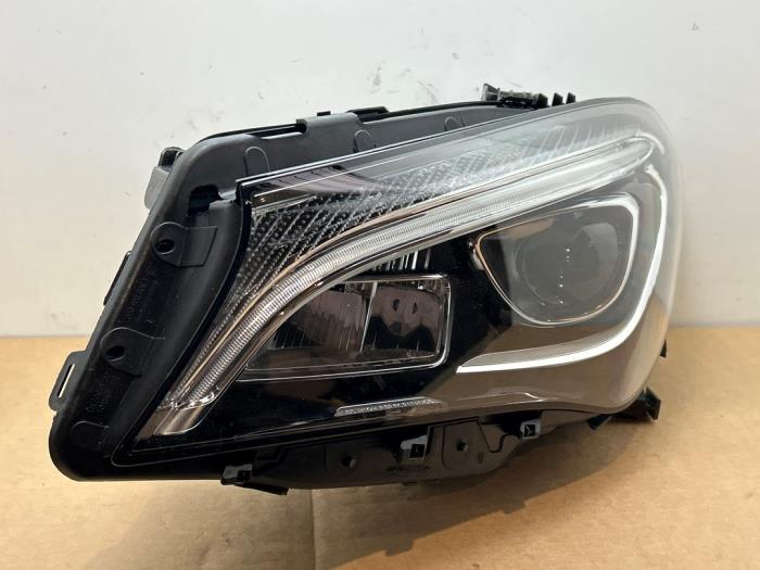 Phare gauche Mercedes CLA