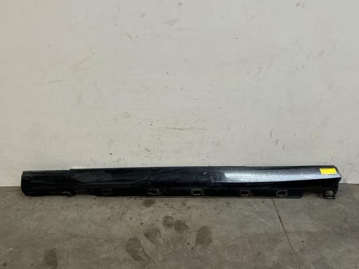 Dorpel links Mercedes CL