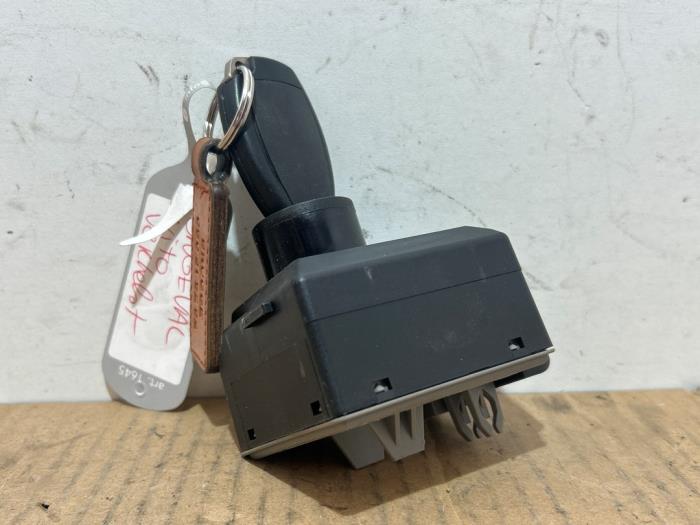 Cerradura de contacto y ordenador Mercedes Vito