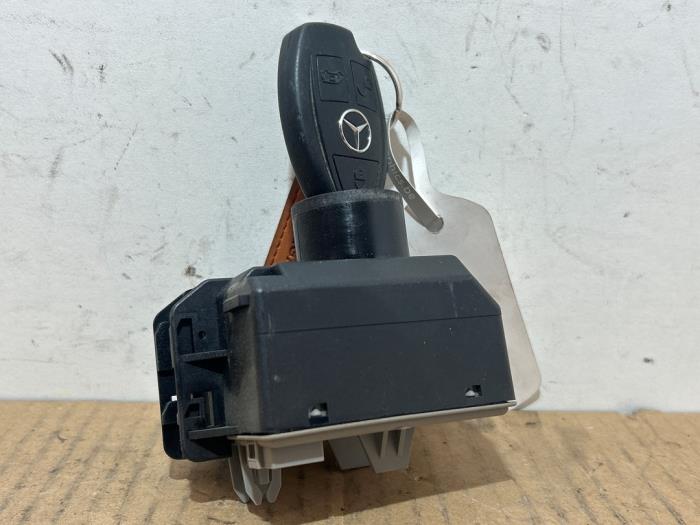 Cerradura de contacto y ordenador Mercedes Vito