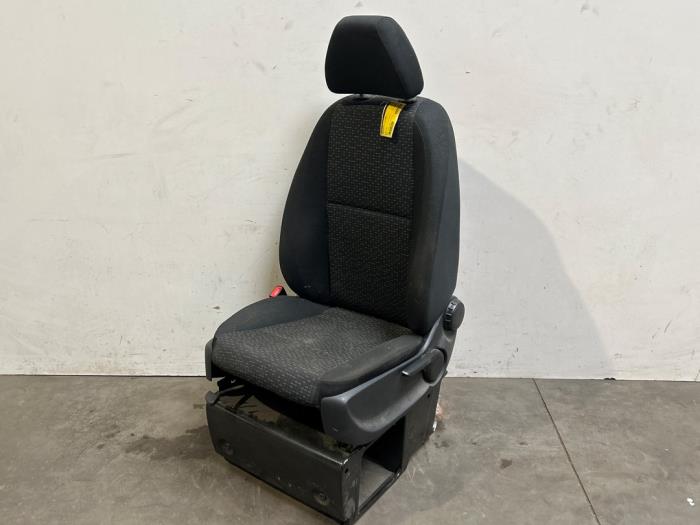 Stoel links Mercedes Vito