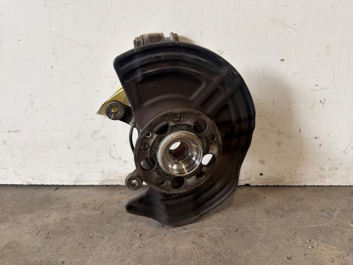 Fusee links-voor Mercedes B-Klasse
