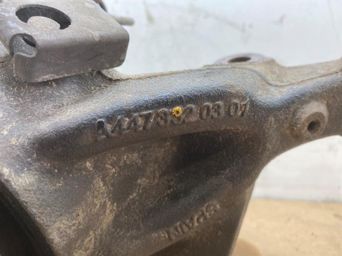 Knuckle, front right Mercedes Vito