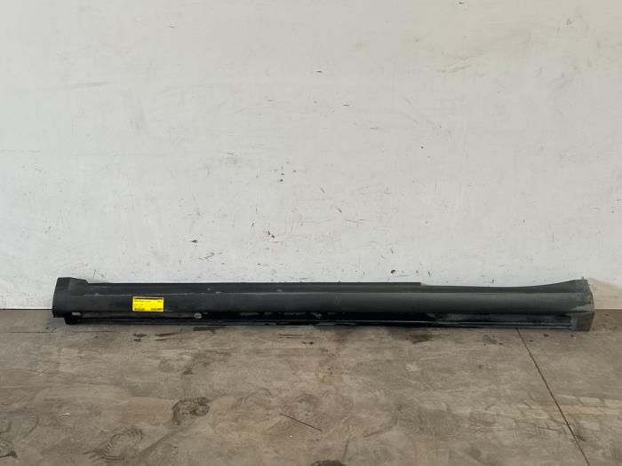 Dorpel links Mercedes A-Klasse