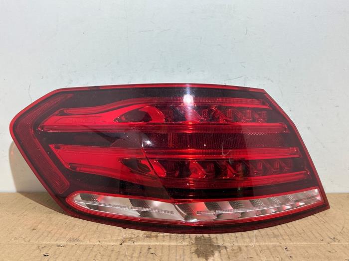 Feu arrière gauche Mercedes E-Klasse