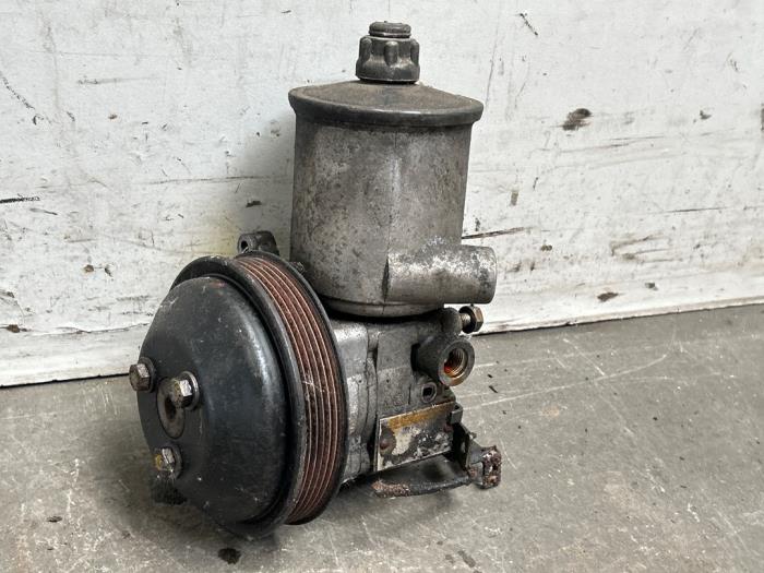 Power steering pump Mercedes E-Klasse