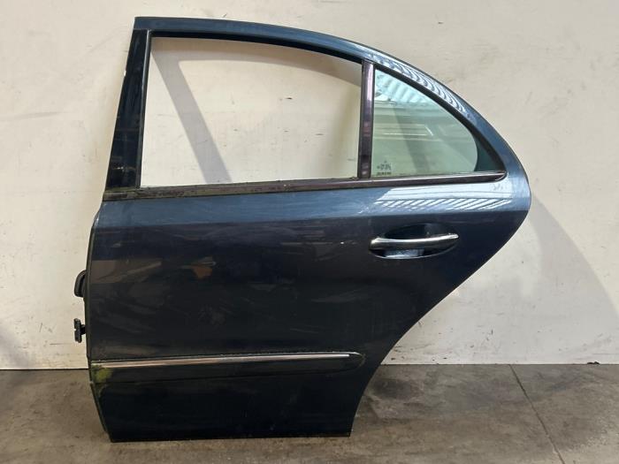 Drzwi lewe tylne wersja 4-drzwiowa Mercedes E-Klasse
