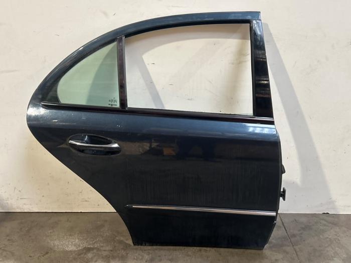 Drzwi prawe tylne wersja 4-drzwiowa Mercedes E-Klasse