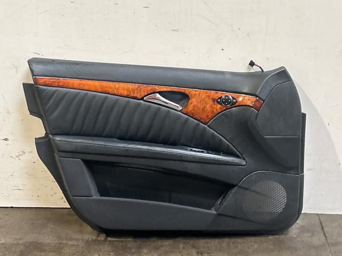 Tapicerka drzwi lewych przednich wersja 4-drzwiowa Mercedes E-Klasse