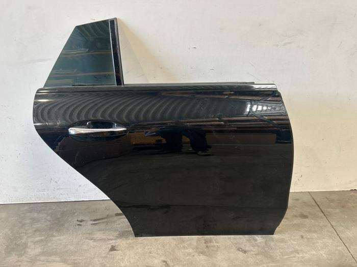 Puerta de 4 puertas derecha detrás Mercedes CLA