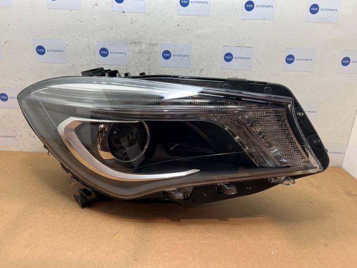 Headlight, right Mercedes CLA