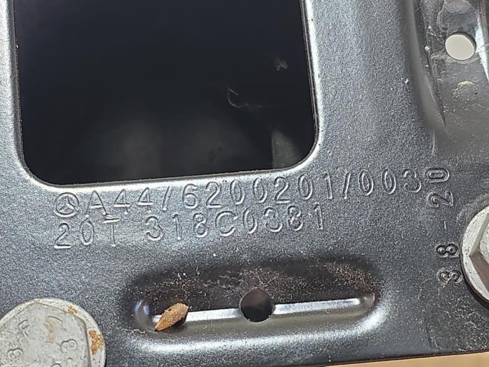 Barre radiateur Mercedes Vito