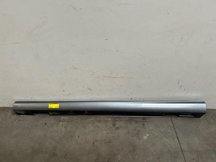 Dorpel links Mercedes B-Klasse