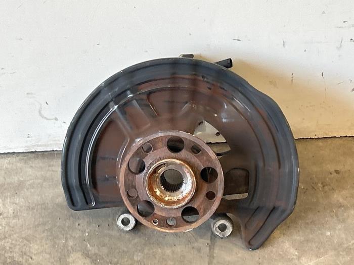 Fusee links-voor Mercedes B-Klasse